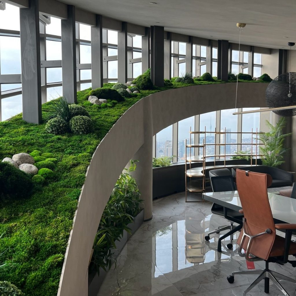 GWM Peyzaj tarafından hazırlanan modern ofis iç mekan peyzaj uygulaması.